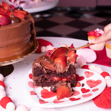 Cargar imagen en el visor de la galería, PASTEL FRUTOS ROJOS CHOCOLATE