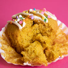 Cargar imagen en el visor de la galería, BOLLO DE ZANAHORIA BAJO EN AZUCAR