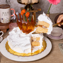 Cargar imagen en el visor de la galería, PASTEL MERENGUE CORONA
