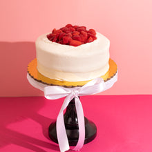 Cargar imagen en el visor de la galería, PASTEL FRESAS CON CREMA
