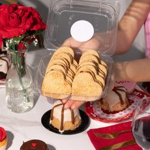 Cargar imagen en el visor de la galería, CAJA DE GALLETAS DULCE DE LECHE CORAZÓN
