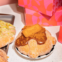 Cargar imagen en el visor de la galería, PAN DE MUERTO RELLENO
