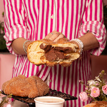 Cargar imagen en el visor de la galería, PAN DE MUERTO RELLENO
