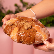 Cargar imagen en el visor de la galería, PAN DE MUERTO RELLENO
